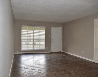 5625 Antoine Drive - Photo Thumbnail 6