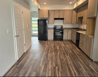702 Makenzie River Rd - Photo Thumbnail 4