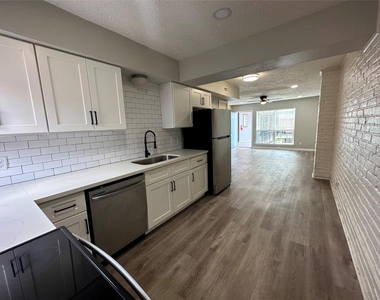 9711 Linkmeadow Lane - Photo Thumbnail 10