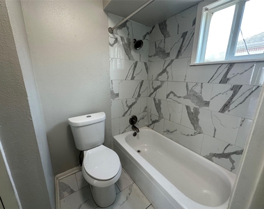 9711 Linkmeadow Lane - Photo Thumbnail 11