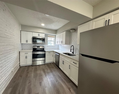 9711 Linkmeadow Lane - Photo Thumbnail 8