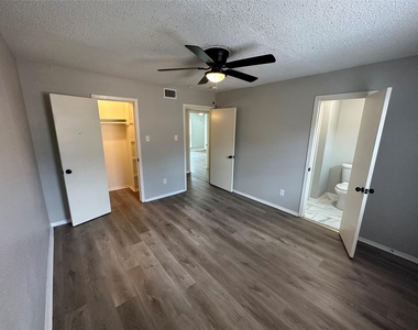 9711 Linkmeadow Lane - Photo Thumbnail 3