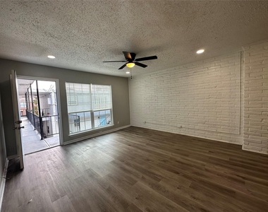9711 Linkmeadow Lane - Photo Thumbnail 7