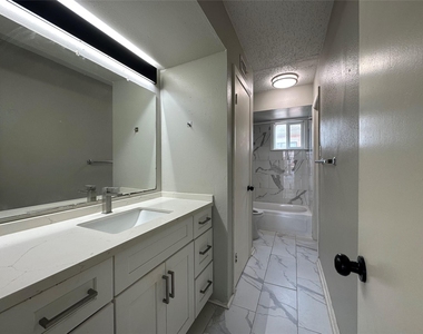 9711 Linkmeadow Lane - Photo Thumbnail 2
