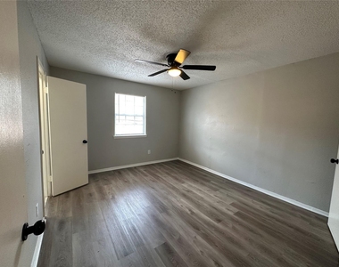 9711 Linkmeadow Lane - Photo Thumbnail 9