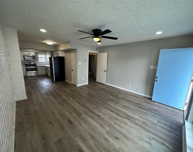9711 Linkmeadow Lane - Photo Thumbnail 5
