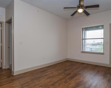 2930 Plum Creek Lane - Photo Thumbnail 1