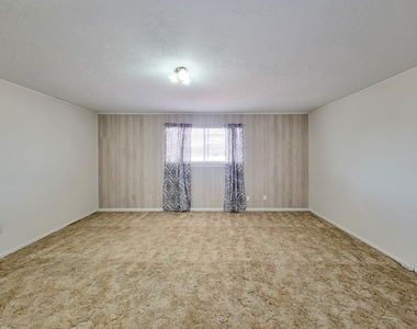 1815 Country Village Boulevard - Photo Thumbnail 3