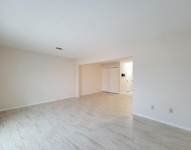 1815 Country Village Boulevard - Photo Thumbnail 15