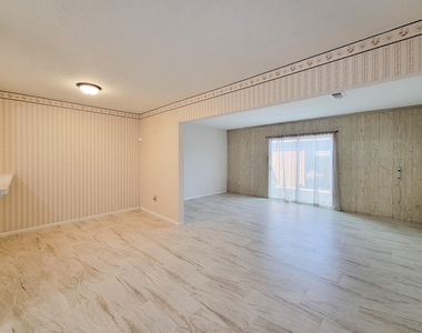 1815 Country Village Boulevard - Photo Thumbnail 25