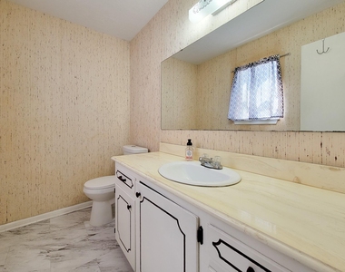 1815 Country Village Boulevard - Photo Thumbnail 13