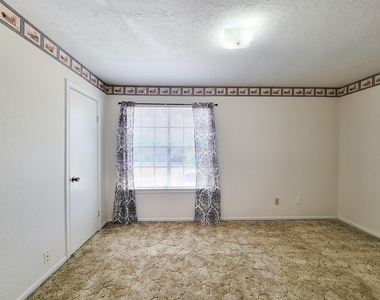 1815 Country Village Boulevard - Photo Thumbnail 1