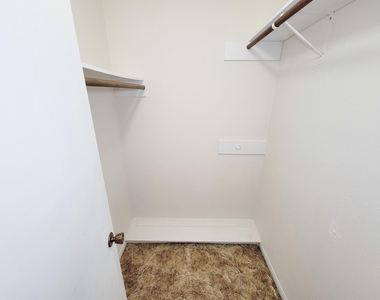 1815 Country Village Boulevard - Photo Thumbnail 6