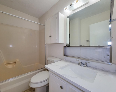 1815 Country Village Boulevard - Photo Thumbnail 9