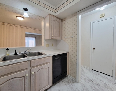 1815 Country Village Boulevard - Photo Thumbnail 28