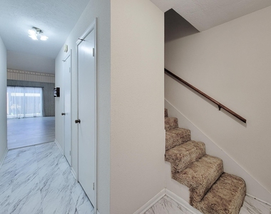 1815 Country Village Boulevard - Photo Thumbnail 21