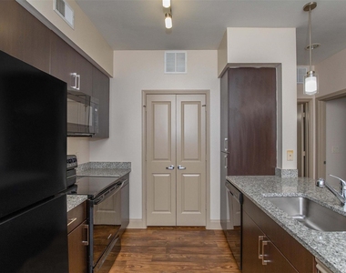 2930 Plum Creek Lane - Photo Thumbnail 5