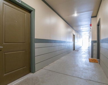 2930 Plum Creek Lane - Photo Thumbnail 13