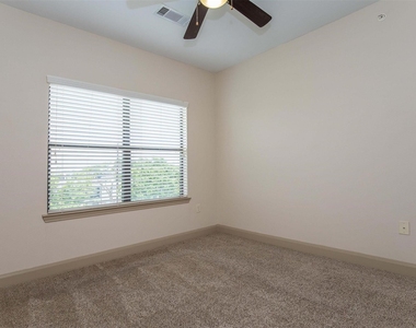 2930 Plum Creek Lane - Photo Thumbnail 7