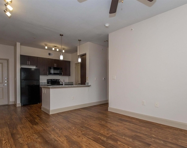 2930 Plum Creek Lane - Photo Thumbnail 3