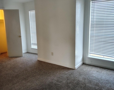 5625 Antoine Drive - Photo Thumbnail 6