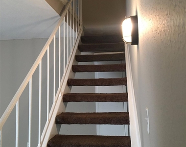 5625 Antoine Drive - Photo Thumbnail 1