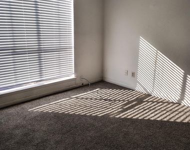 5625 Antoine Drive - Photo Thumbnail 5