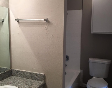 5625 Antoine Drive - Photo Thumbnail 2