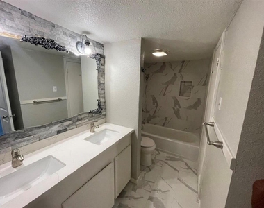 9711 Linkmeadow Lane - Photo Thumbnail 8