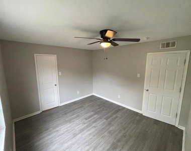 9711 Linkmeadow Lane - Photo Thumbnail 11