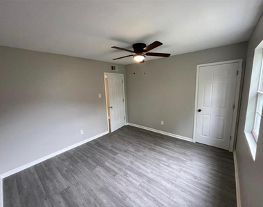 9711 Linkmeadow Lane - Photo Thumbnail 10