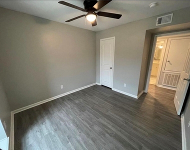 9711 Linkmeadow Lane - Photo Thumbnail 17