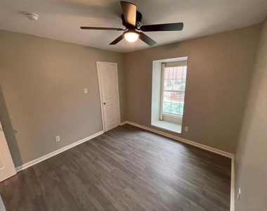 9711 Linkmeadow Lane - Photo Thumbnail 16