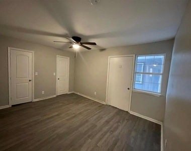 9711 Linkmeadow Lane - Photo Thumbnail 9