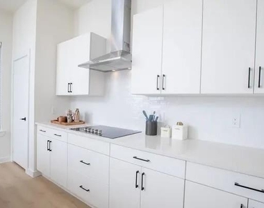 33200 Forest W Street - Photo Thumbnail 5