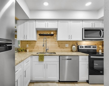 2900 Lichen Lane - Photo Thumbnail 5