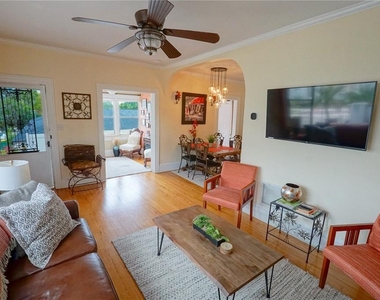 229 E 6th Avenue - Photo Thumbnail 9