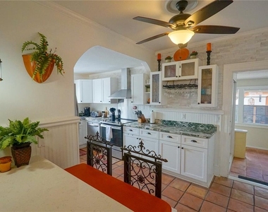 229 E 6th Avenue - Photo Thumbnail 12