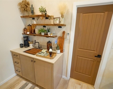 229 E 6th Avenue - Photo Thumbnail 53
