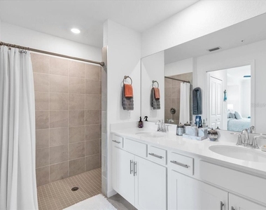 14214 Heritage Landing Boulevard - Photo Thumbnail 28