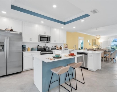 14214 Heritage Landing Boulevard - Photo Thumbnail 17