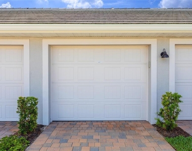 14214 Heritage Landing Boulevard - Photo Thumbnail 6