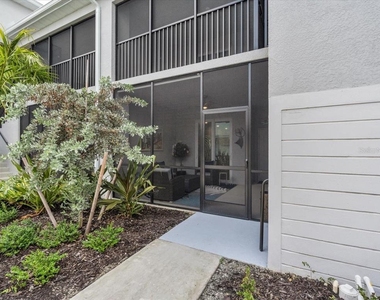 14214 Heritage Landing Boulevard - Photo Thumbnail 40