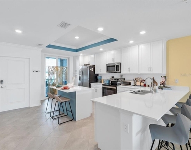 14214 Heritage Landing Boulevard - Photo Thumbnail 19