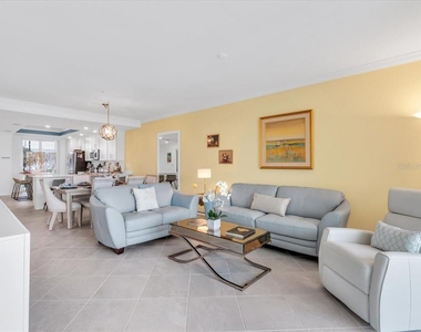 14214 Heritage Landing Boulevard - Photo Thumbnail 10