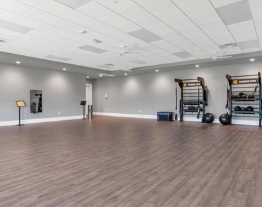 14214 Heritage Landing Boulevard - Photo Thumbnail 54