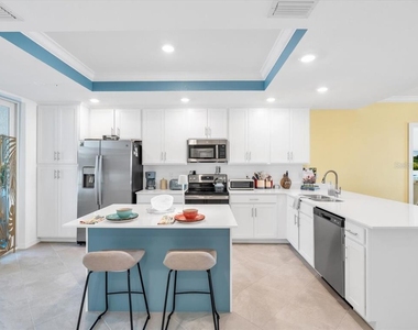 14214 Heritage Landing Boulevard - Photo Thumbnail 20