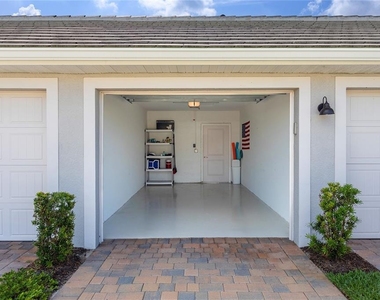 14214 Heritage Landing Boulevard - Photo Thumbnail 7