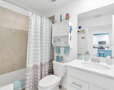 14214 Heritage Landing Boulevard - Photo Thumbnail 34