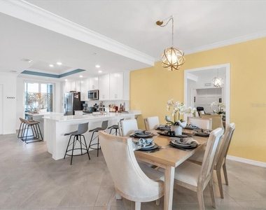 14214 Heritage Landing Boulevard - Photo Thumbnail 16